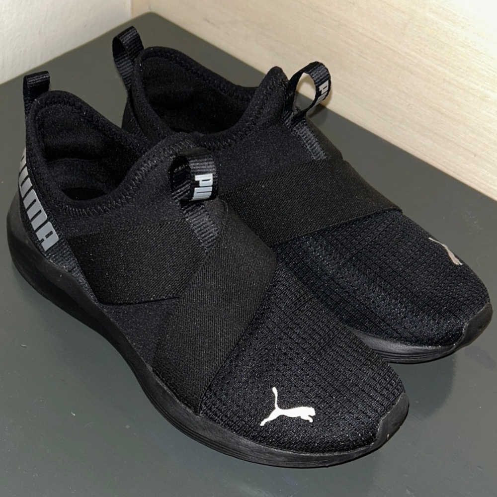 Puma Women’s Black Cross-Strap Sneakers Size 6.5 (Never Worn)